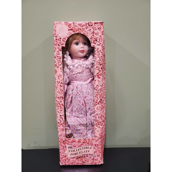 Vivian's collection porcelain Doll - Picture 4 of 4